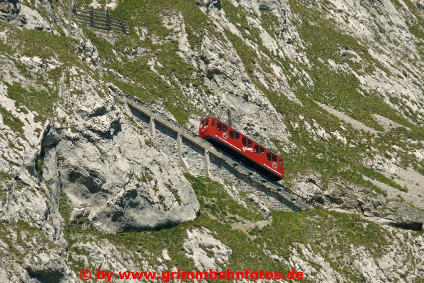 Pilatusbahn im Fels